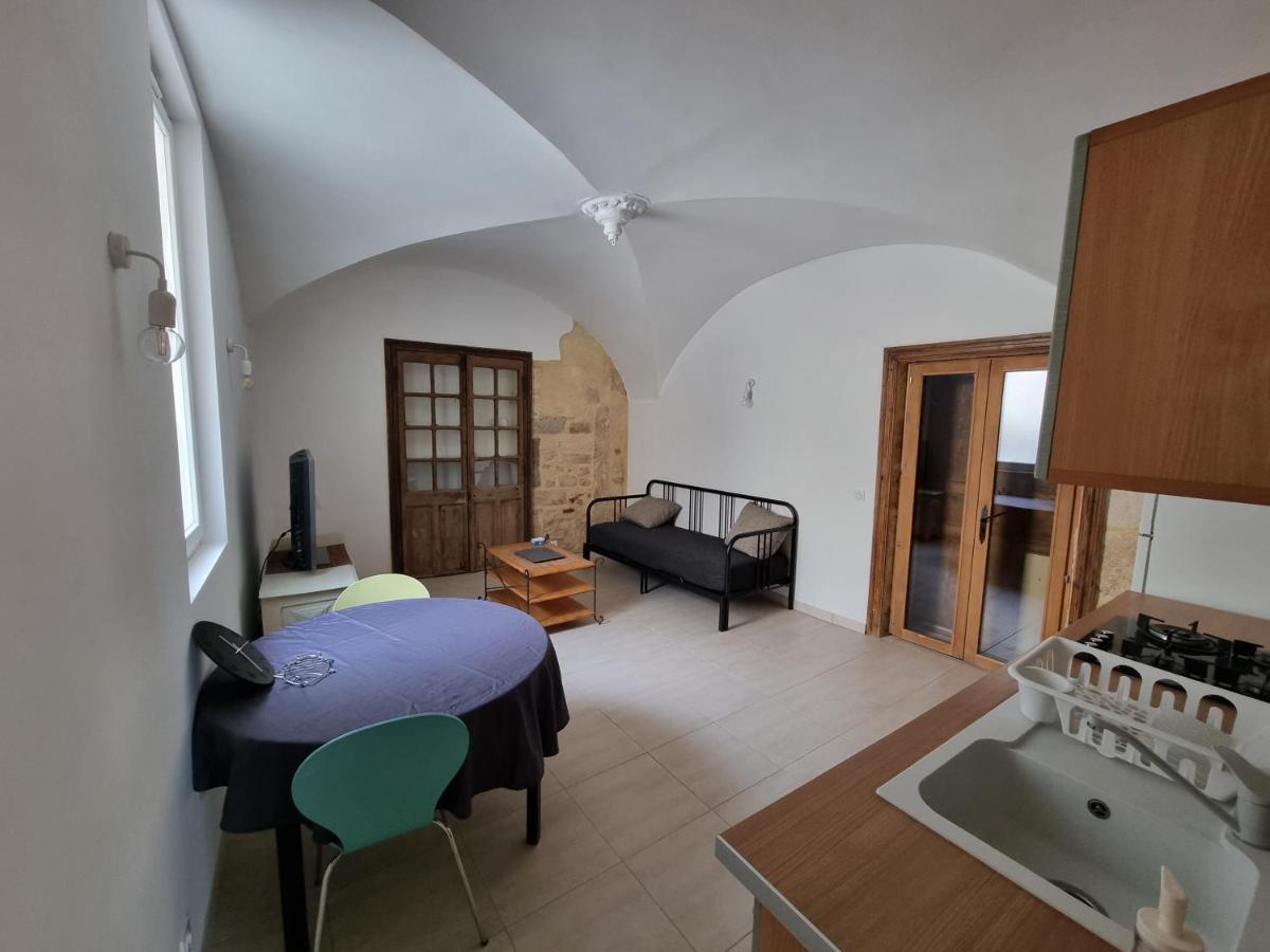 Dans Maison De Maitre, Appartement Independant. Montfrin المظهر الخارجي الصورة